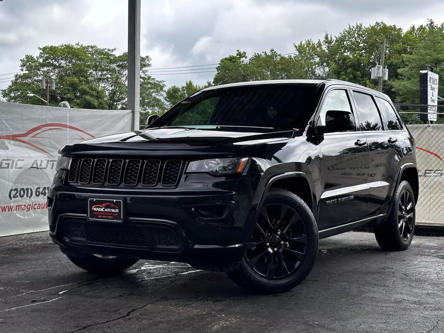 2017 Jeep Grand Cherokee - Image 1