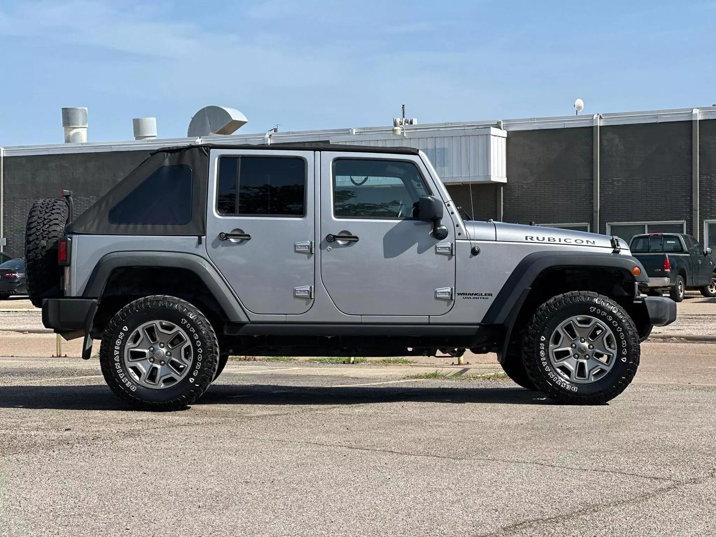 2015 Jeep Wrangler - Image 9