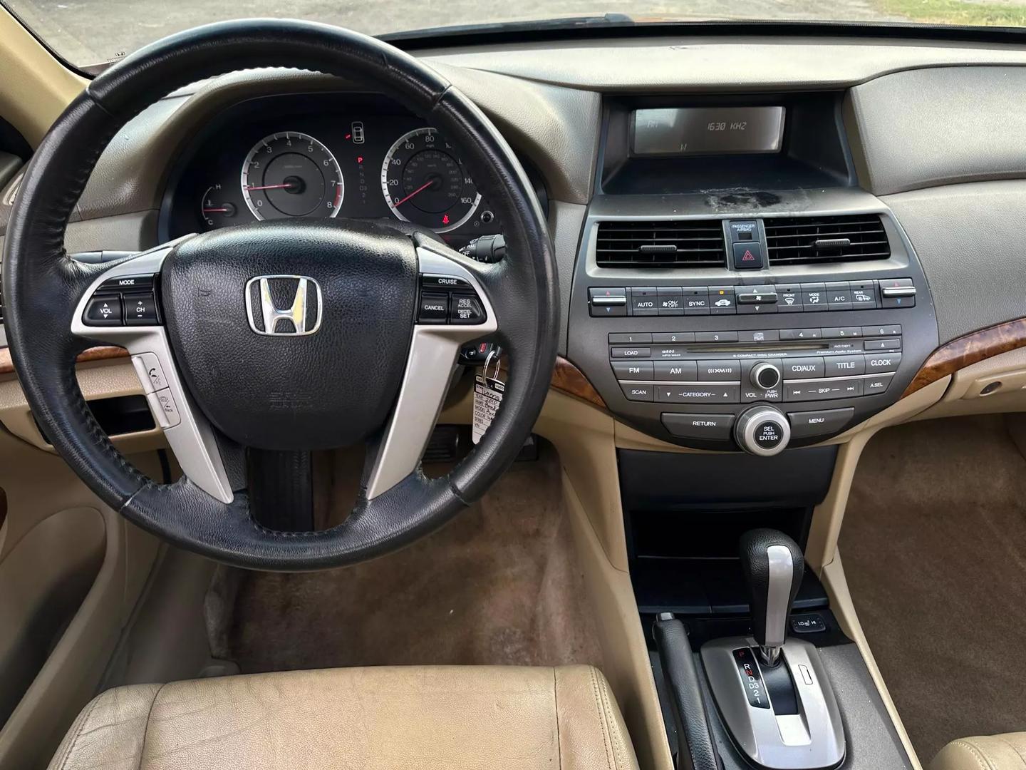 2010 Honda Accord - Image 27