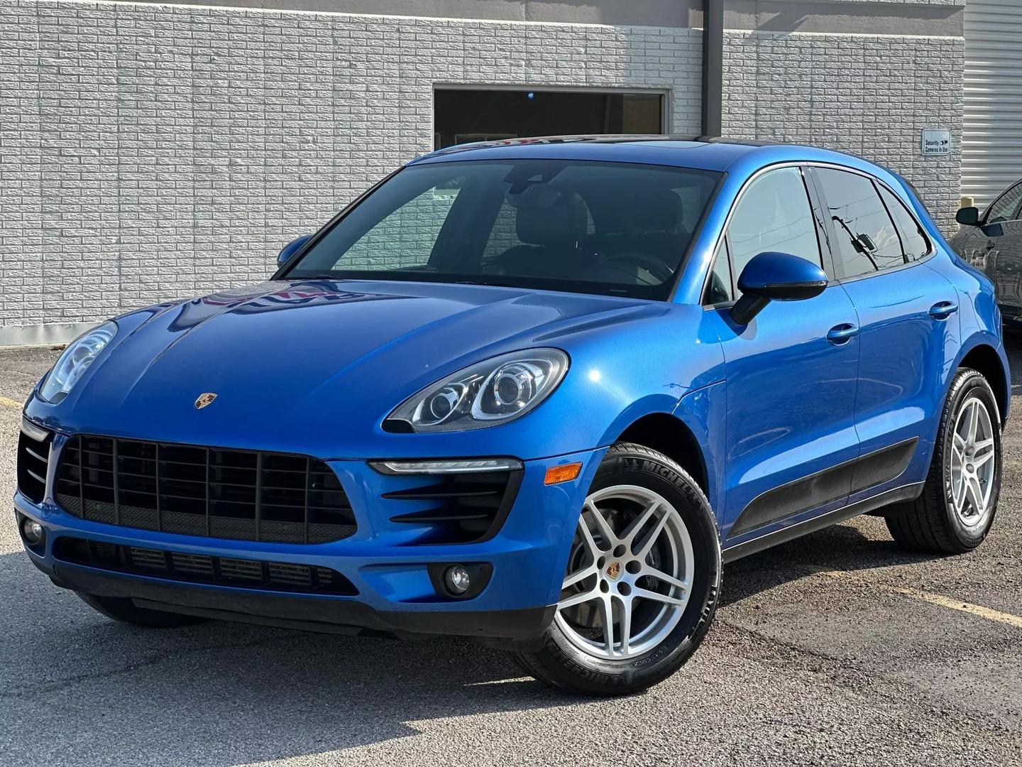 2017 Porsche Macan - Image 2