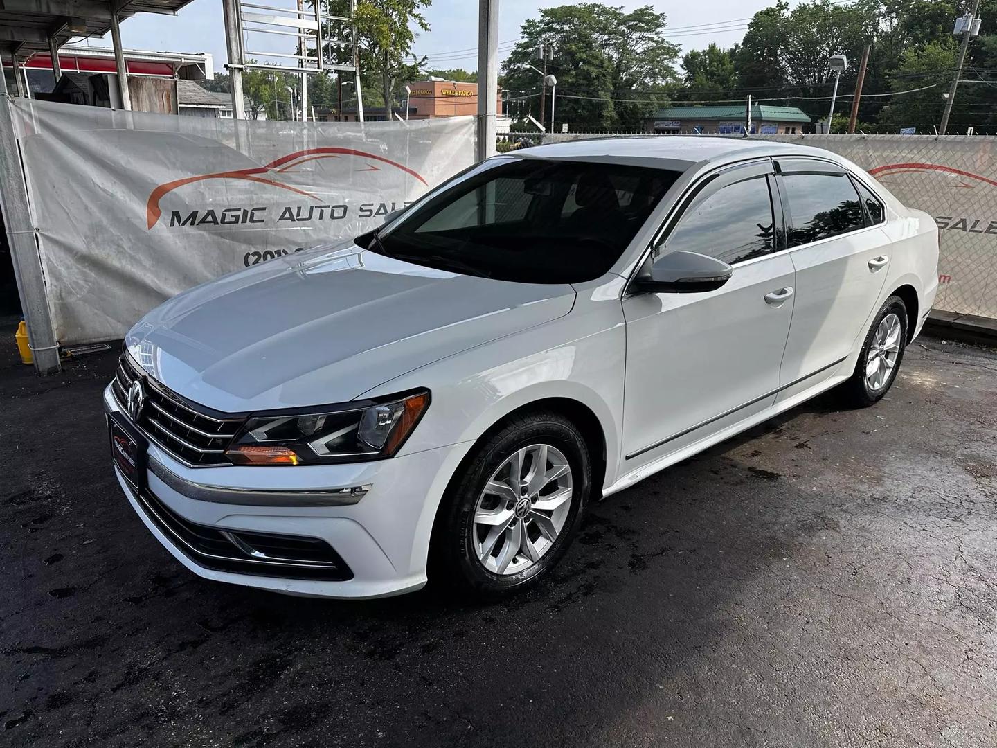 2016 Volkswagen Passat - Image 10