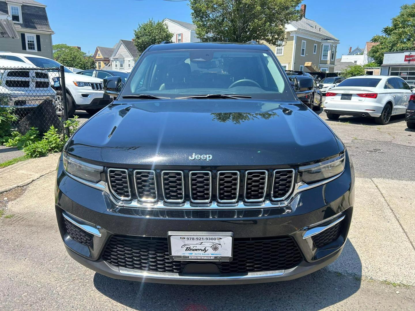 2023 Jeep Grand Cherokee Limited photo 2