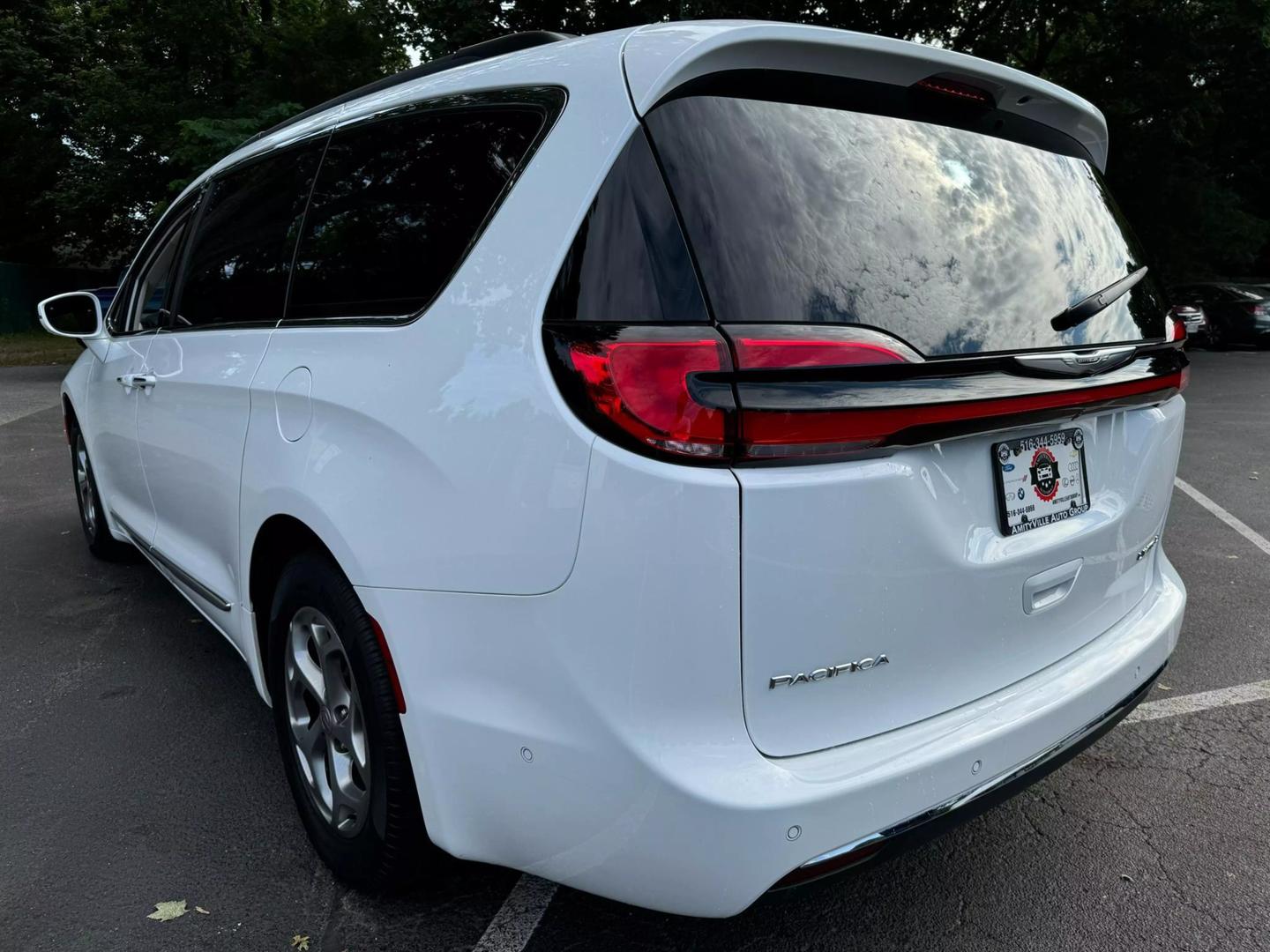 2022 Chrysler Pacifica Limited photo 10