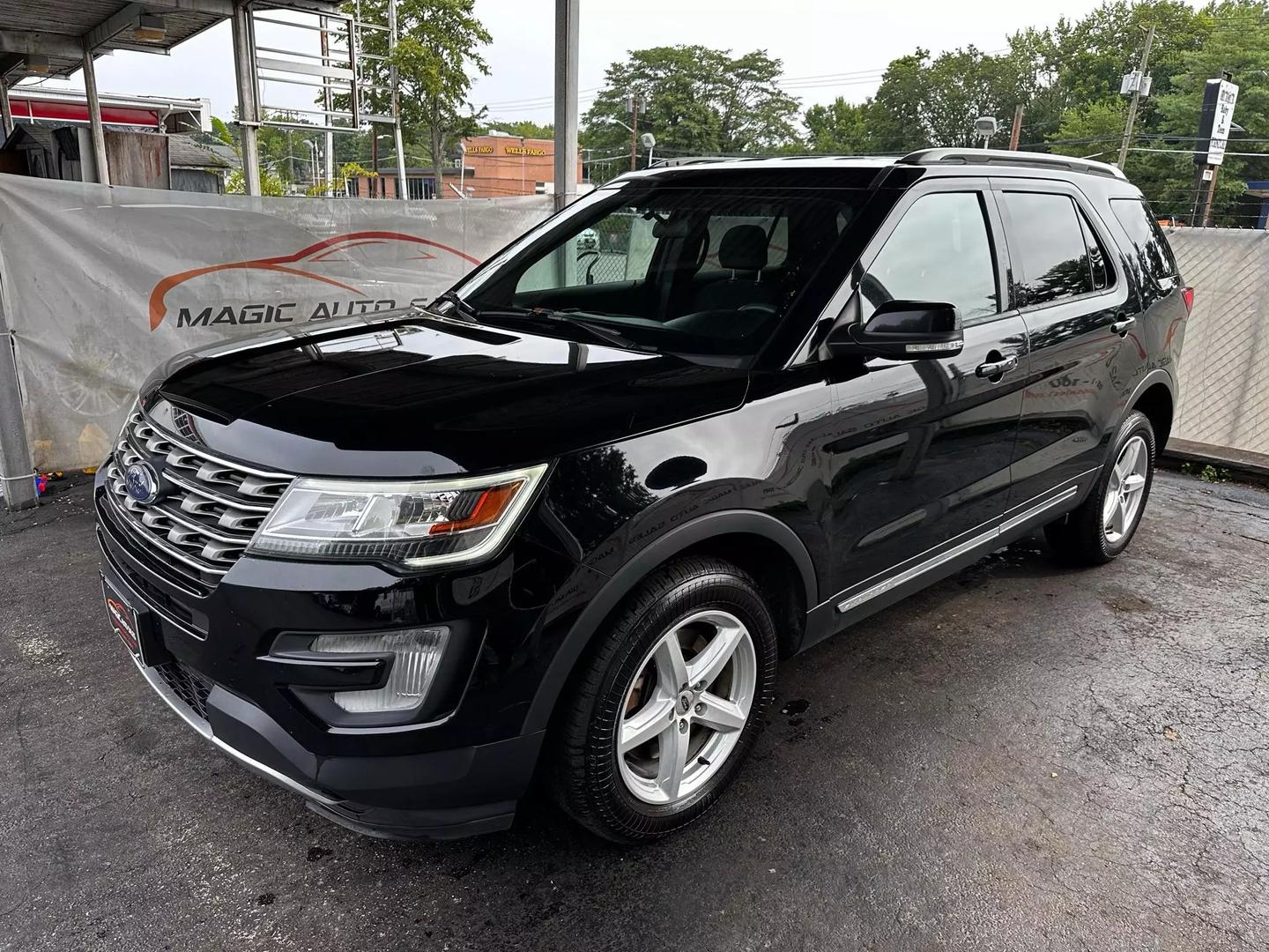 2017 Ford Explorer - Image 11