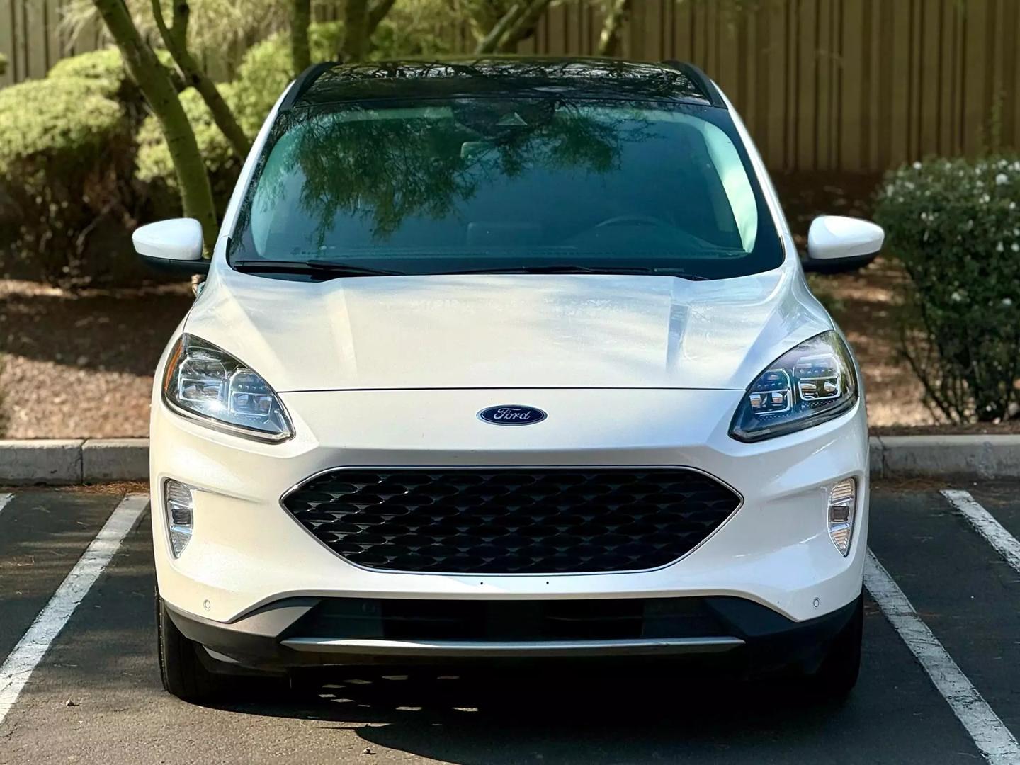 2022 Ford Escape Titanium photo 2