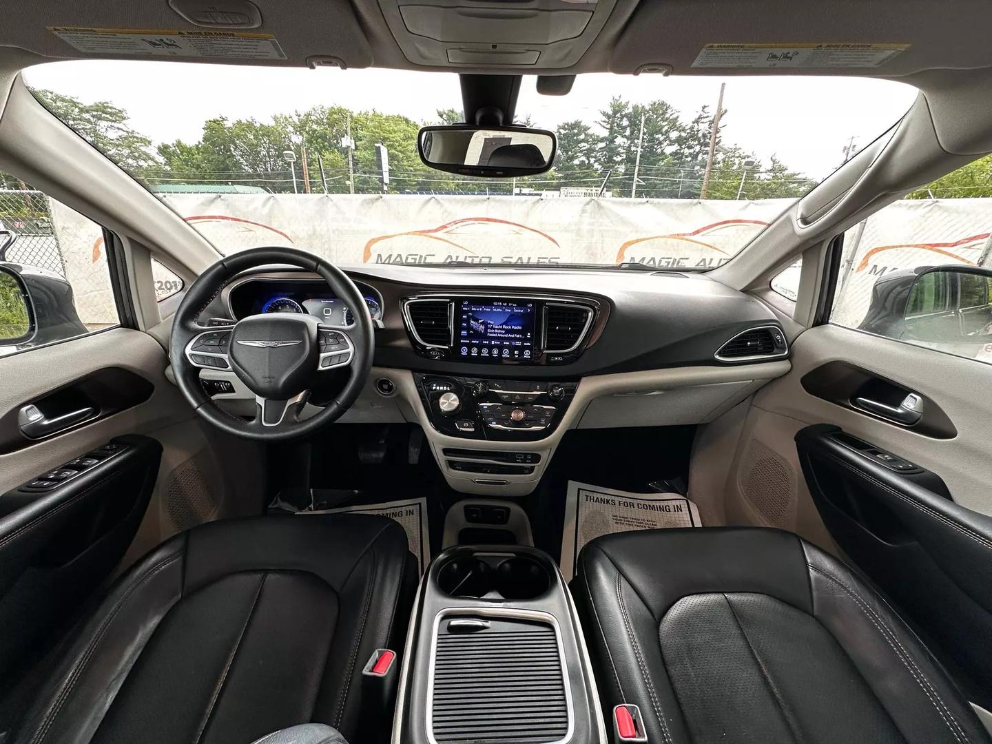 2017 Chrysler Pacifica - Image 20