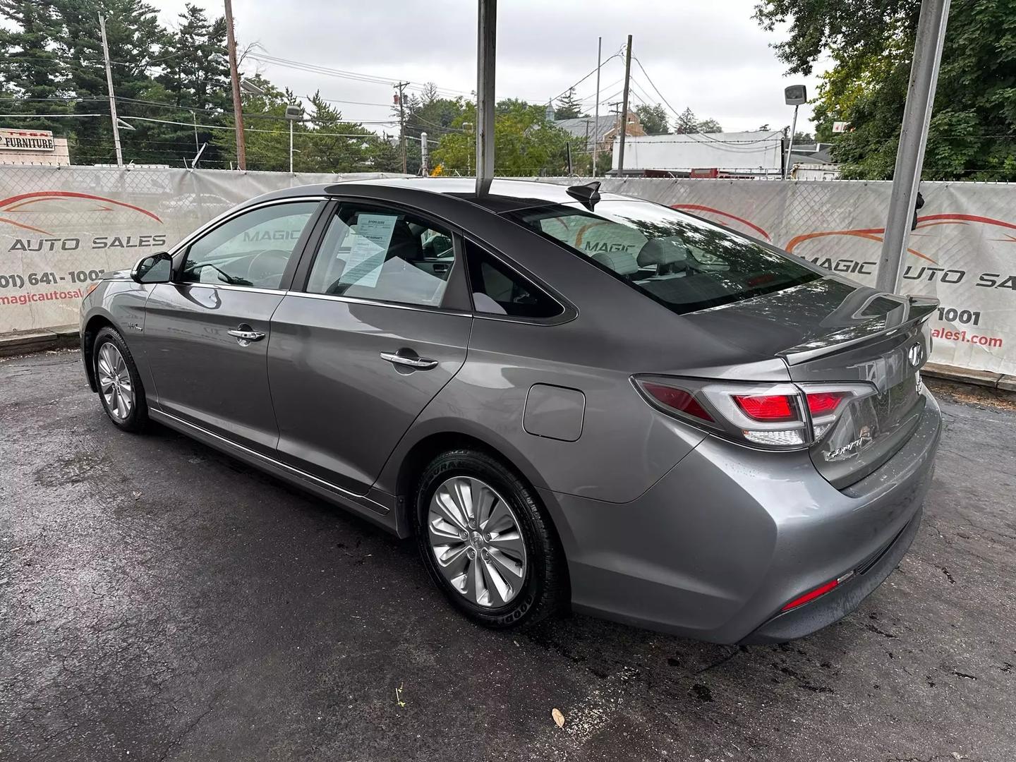 2017 Hyundai Sonata Hybrid - Image 13