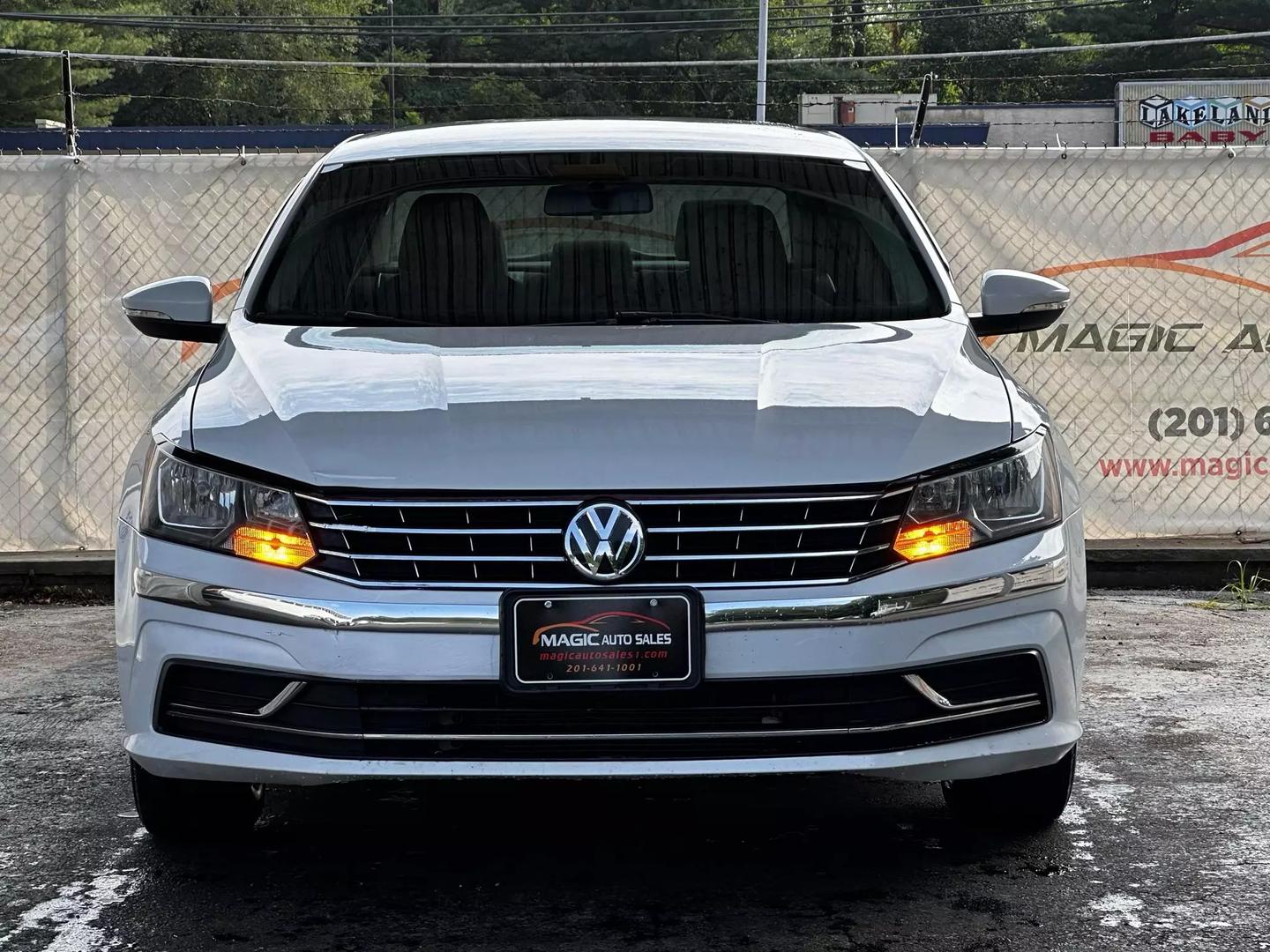 2016 Volkswagen Passat - Image 5