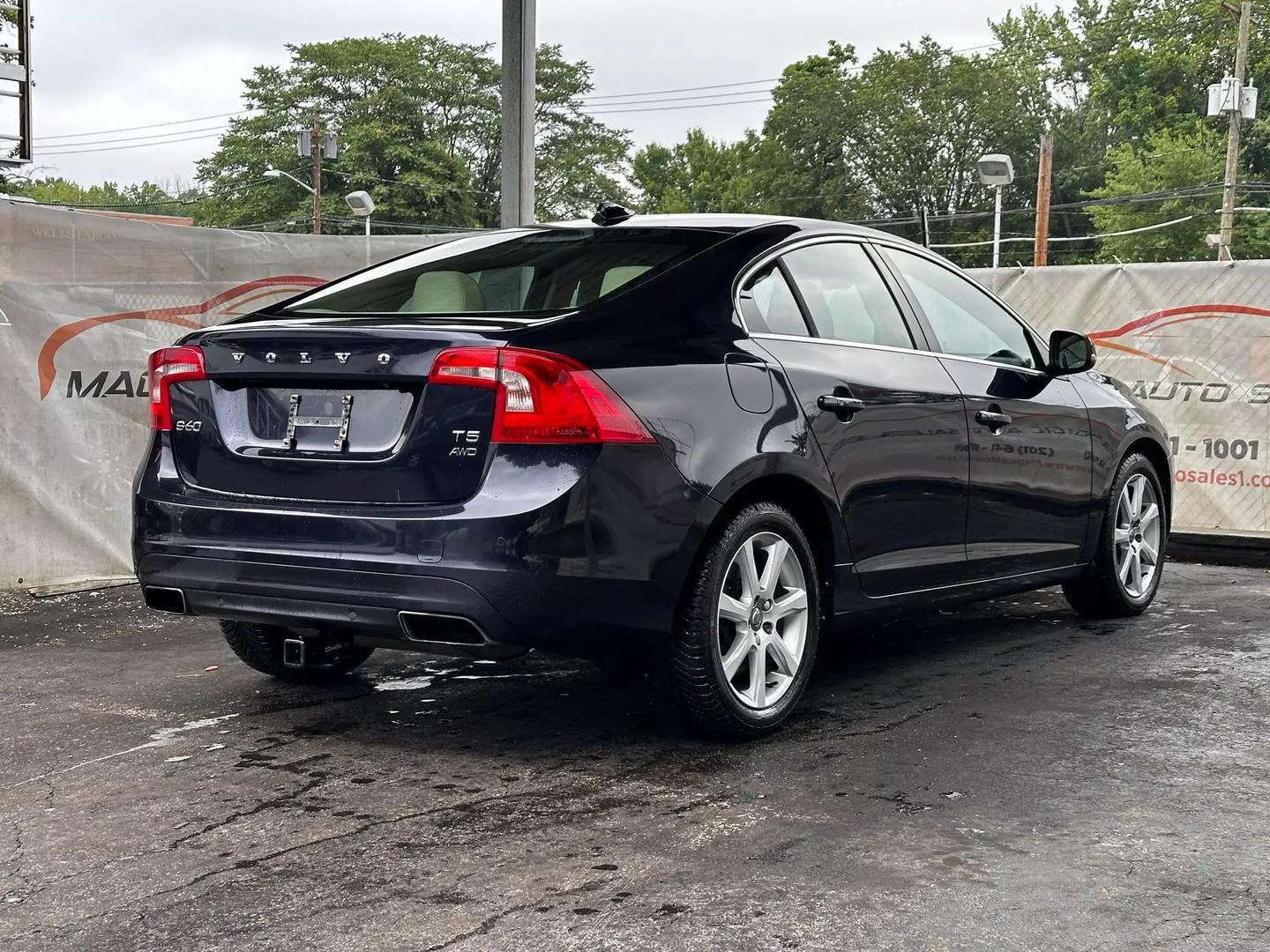 2016 Volvo S60 - Image 9