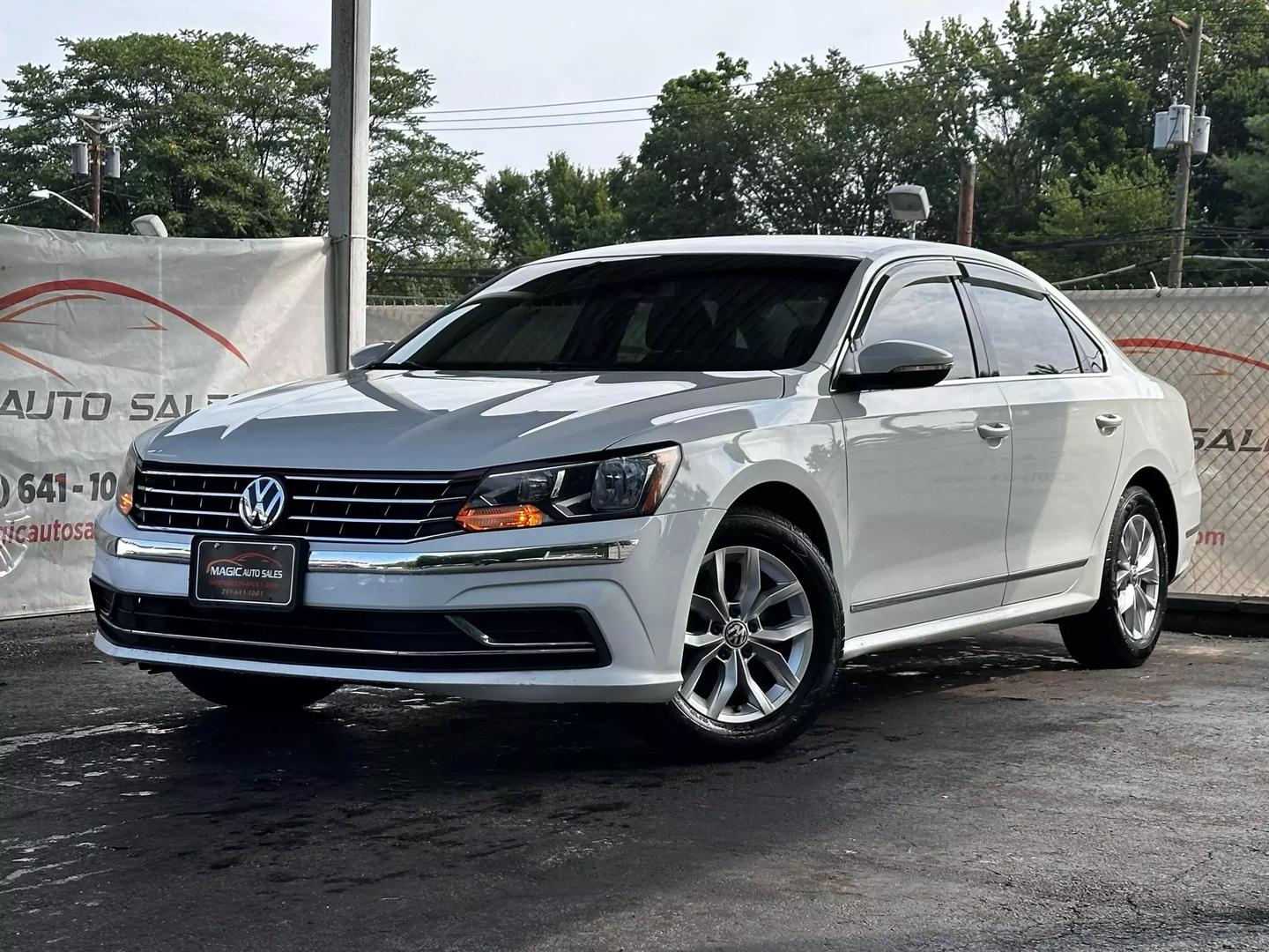 2016 Volkswagen Passat - Image 1