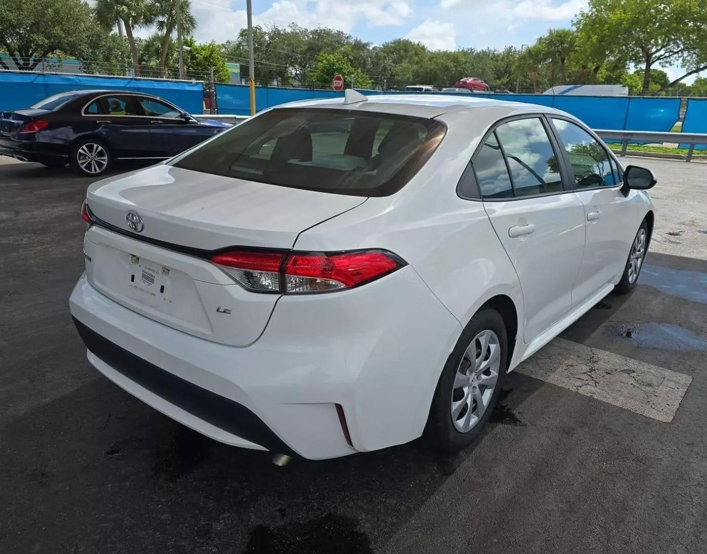 2021 Toyota Corolla LE photo 9