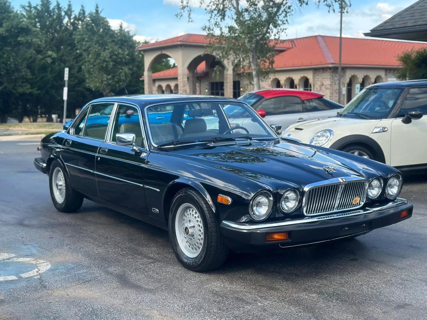 1983 Jaguar XJ6 null photo 8