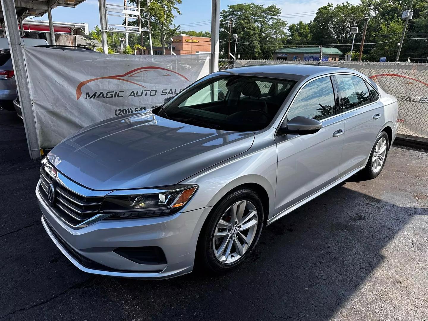 2020 Volkswagen Passat - Image 11