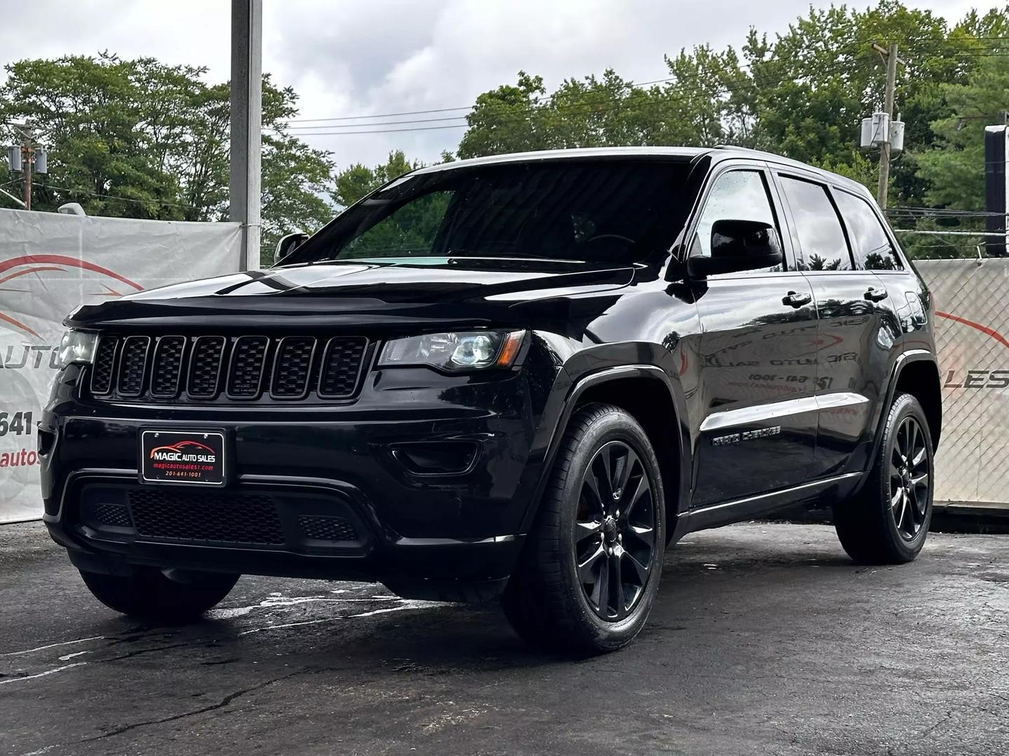 2017 Jeep Grand Cherokee - Image 3