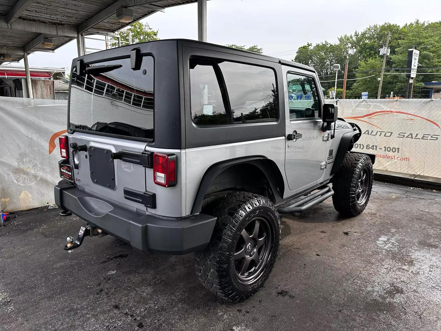 2013 Jeep Wrangler - Image 12