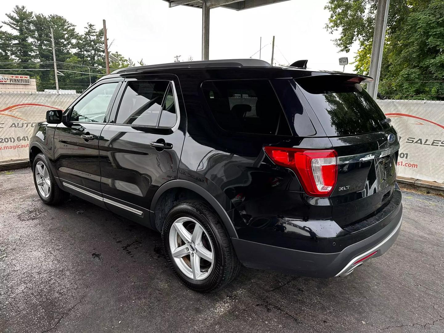 2017 Ford Explorer - Image 13