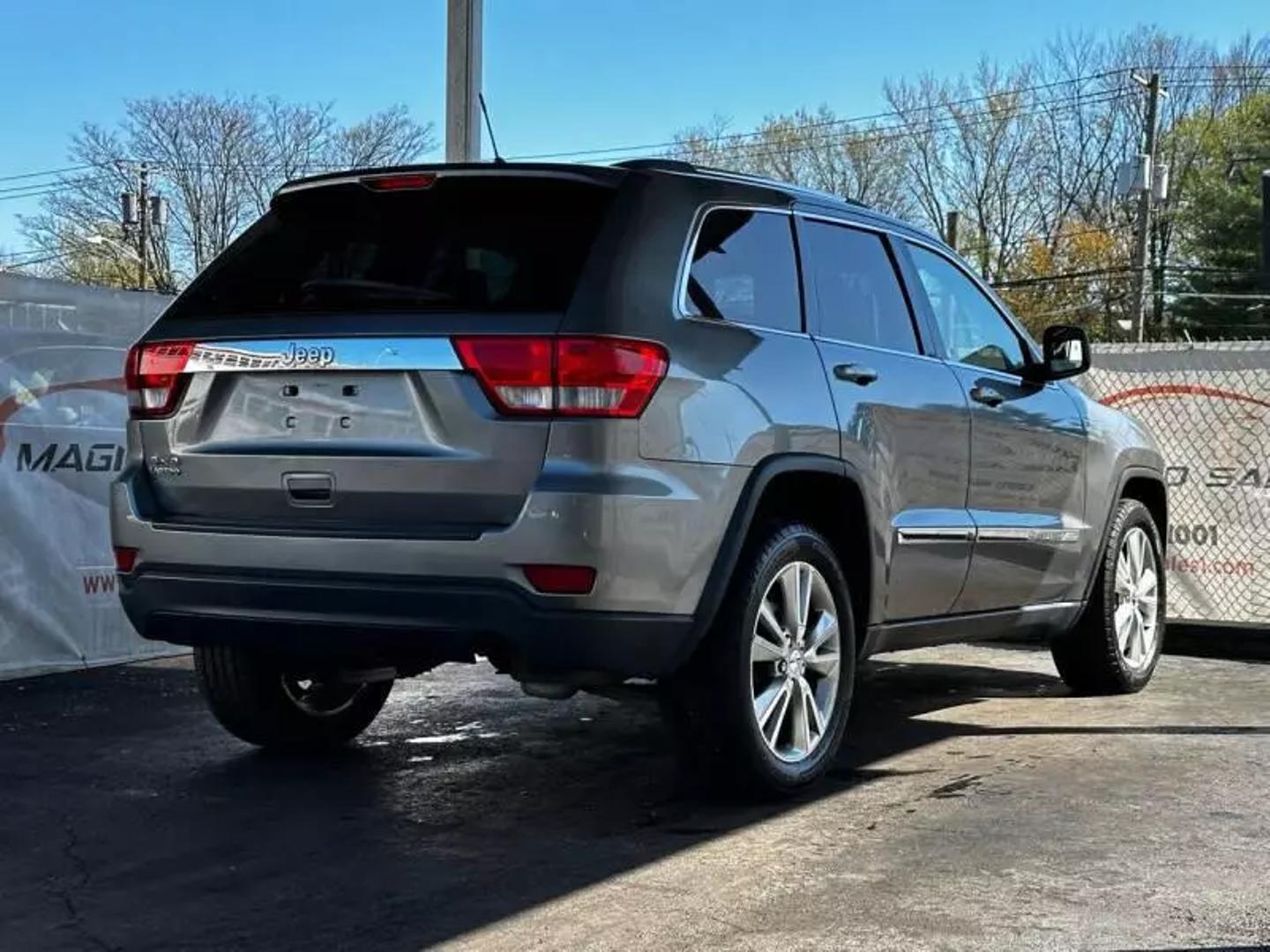 2013 Jeep Grand Cherokee - Image 9