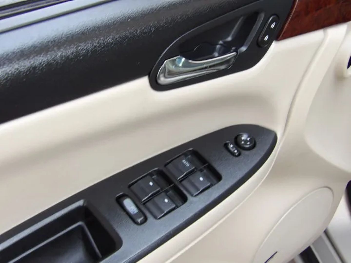 Image 8 of 2010 CHEVROLET IMPALA