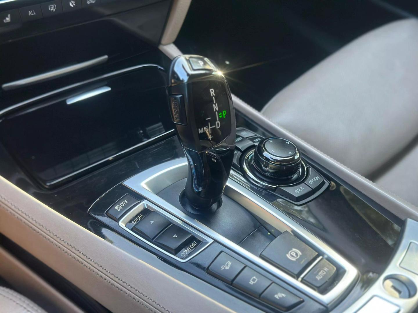 2012 BMW 7 Series Base photo 41