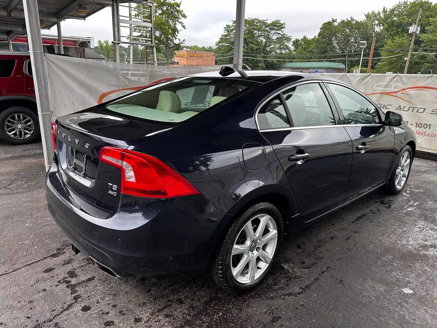 2016 Volvo S60 - Image 12