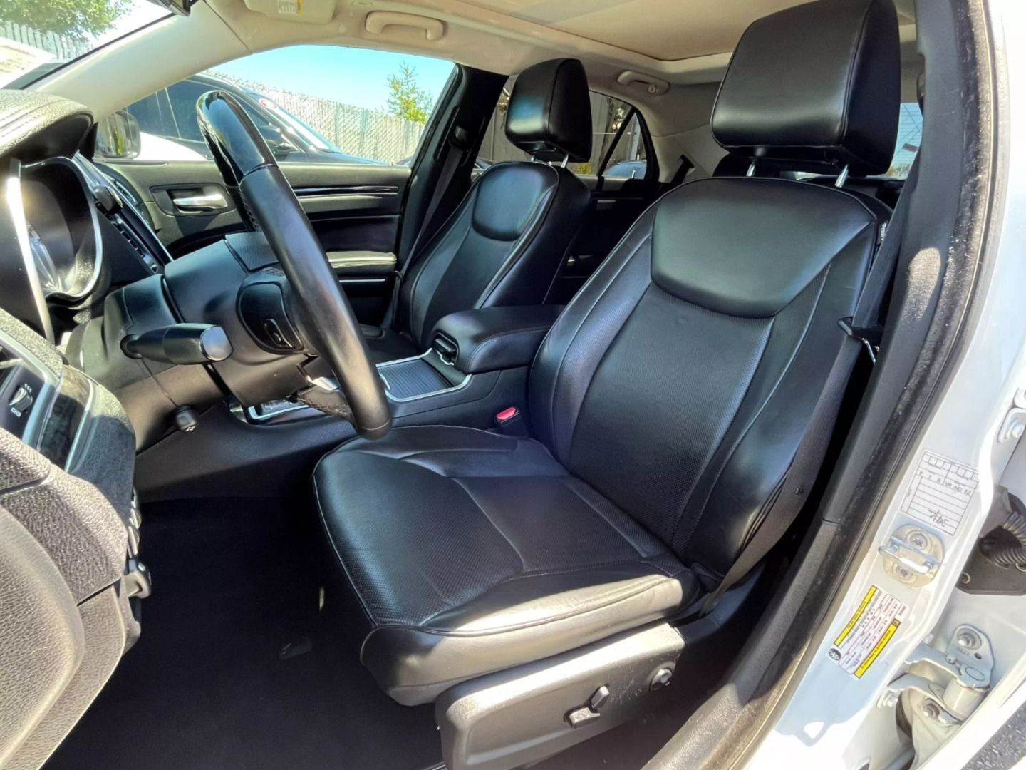 2019 Chrysler 300  Vin: 2c3ccaeg5kh585953 Stock Id: 585953 - Image 12