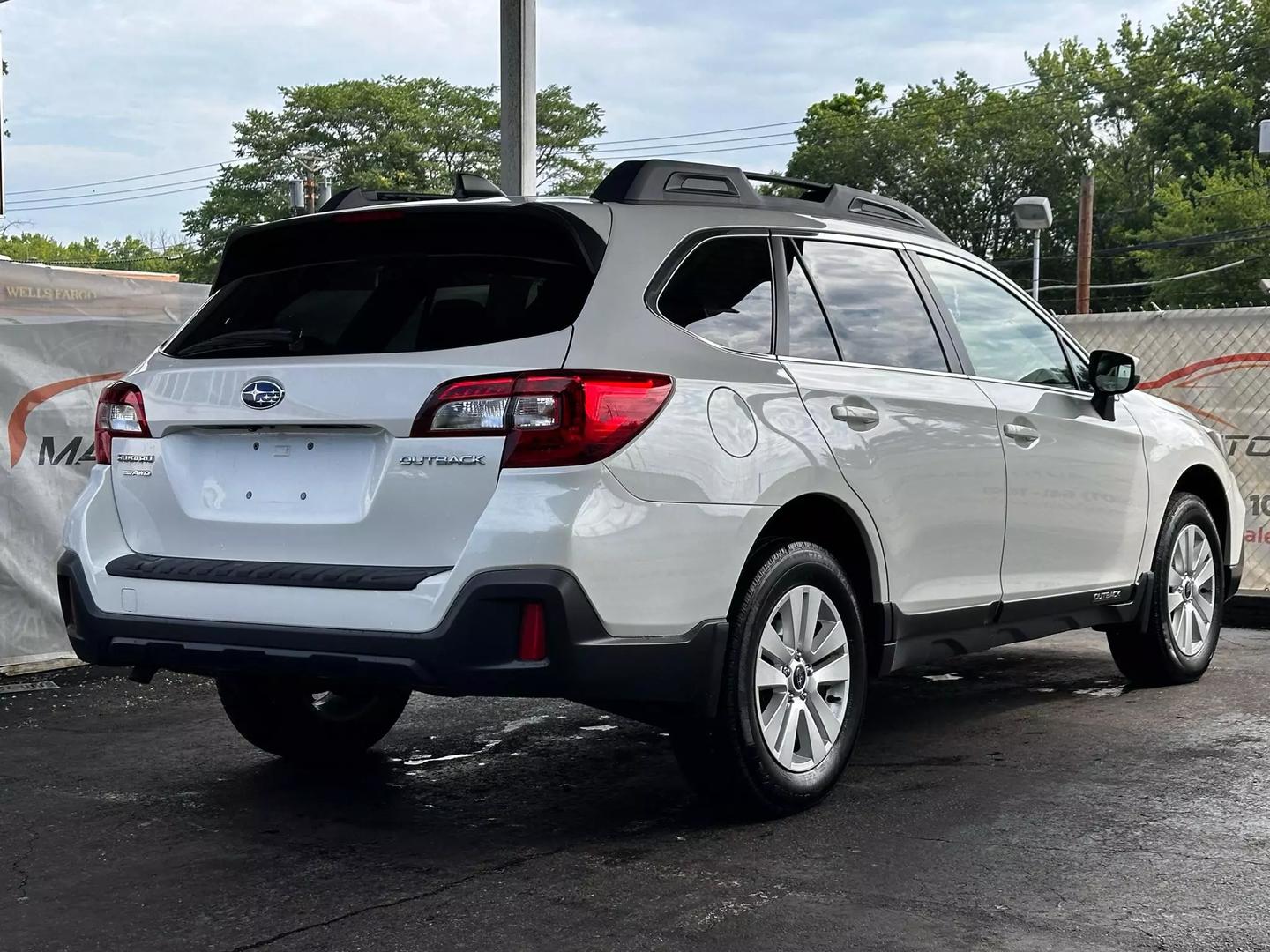 2018 Subaru Outback - Image 6