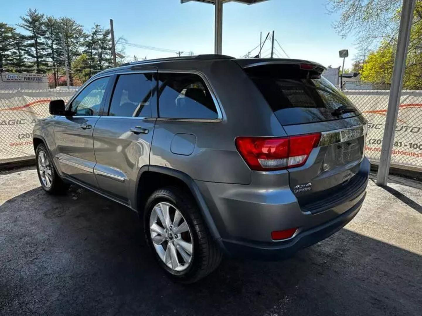 2013 Jeep Grand Cherokee - Image 13