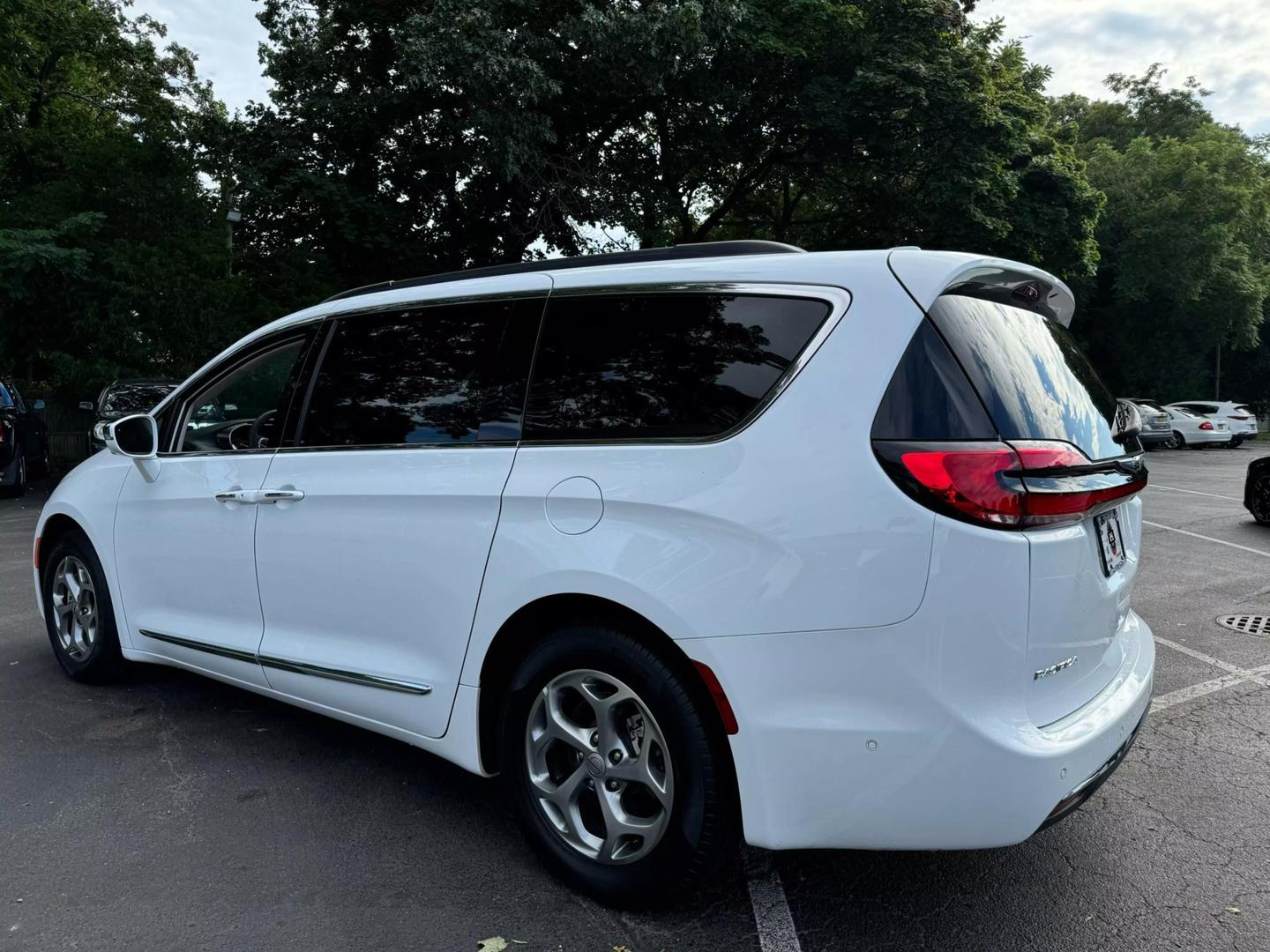 2022 Chrysler Pacifica Limited photo 11