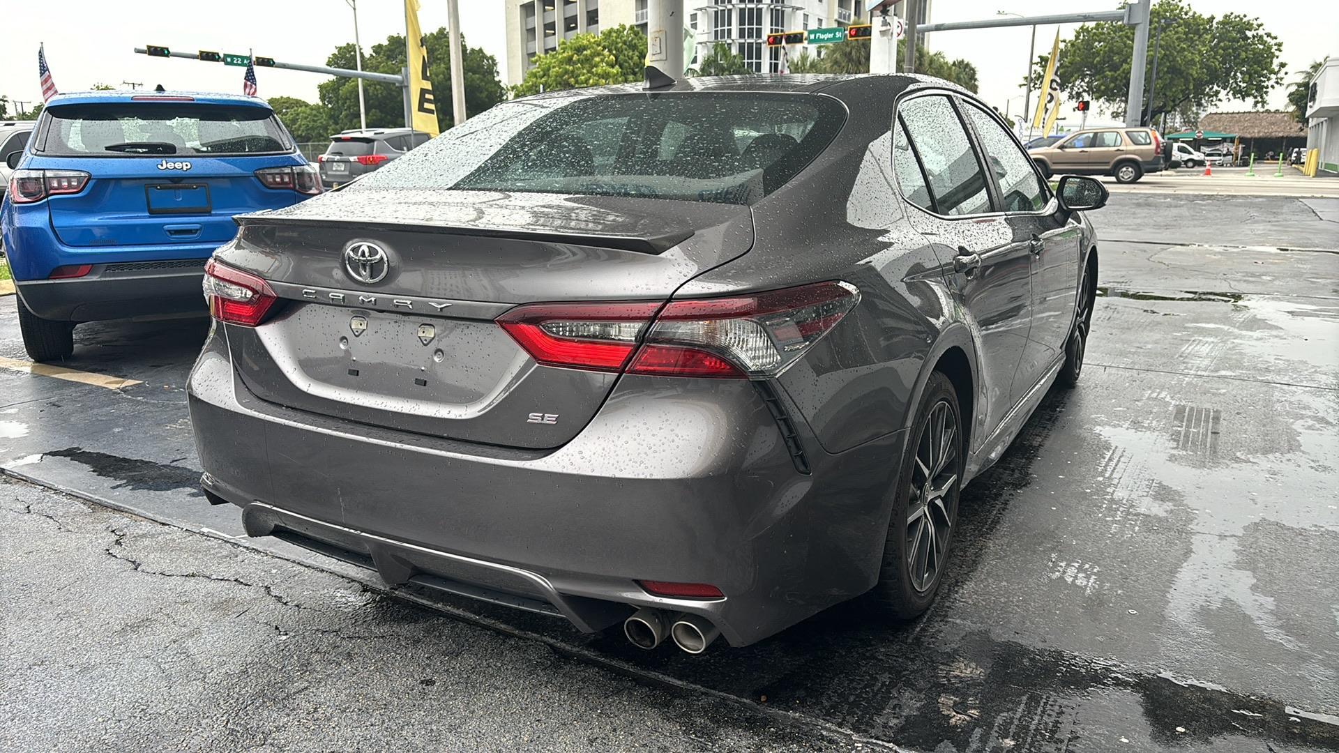 2022 Toyota Camry SE photo 7