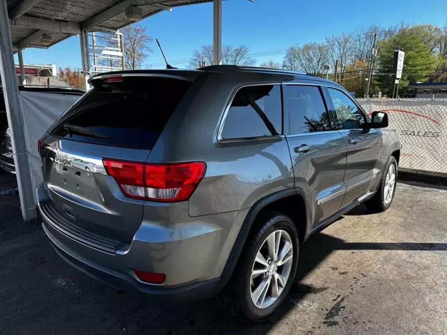 2013 Jeep Grand Cherokee - Image 12