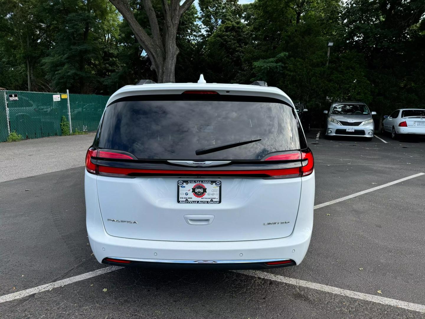 2022 Chrysler Pacifica Limited photo 8