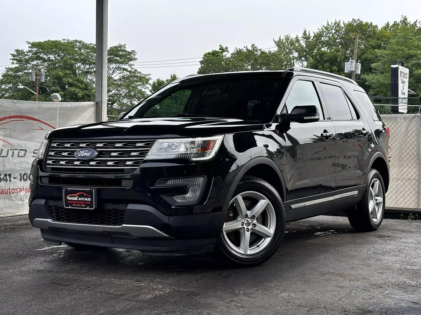 2017 Ford Explorer - Image 1