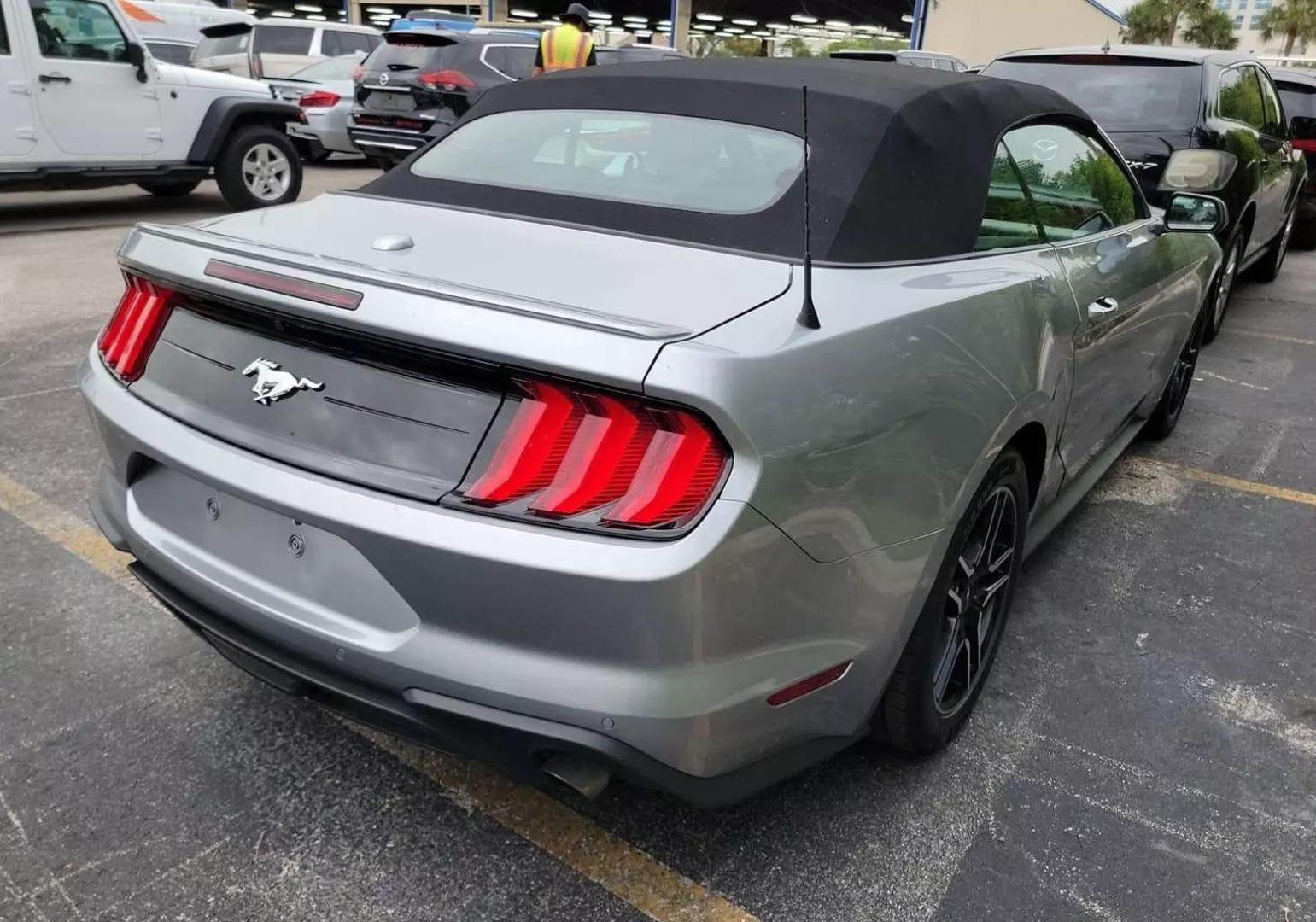 2023 Ford Mustang EcoBoost photo 4