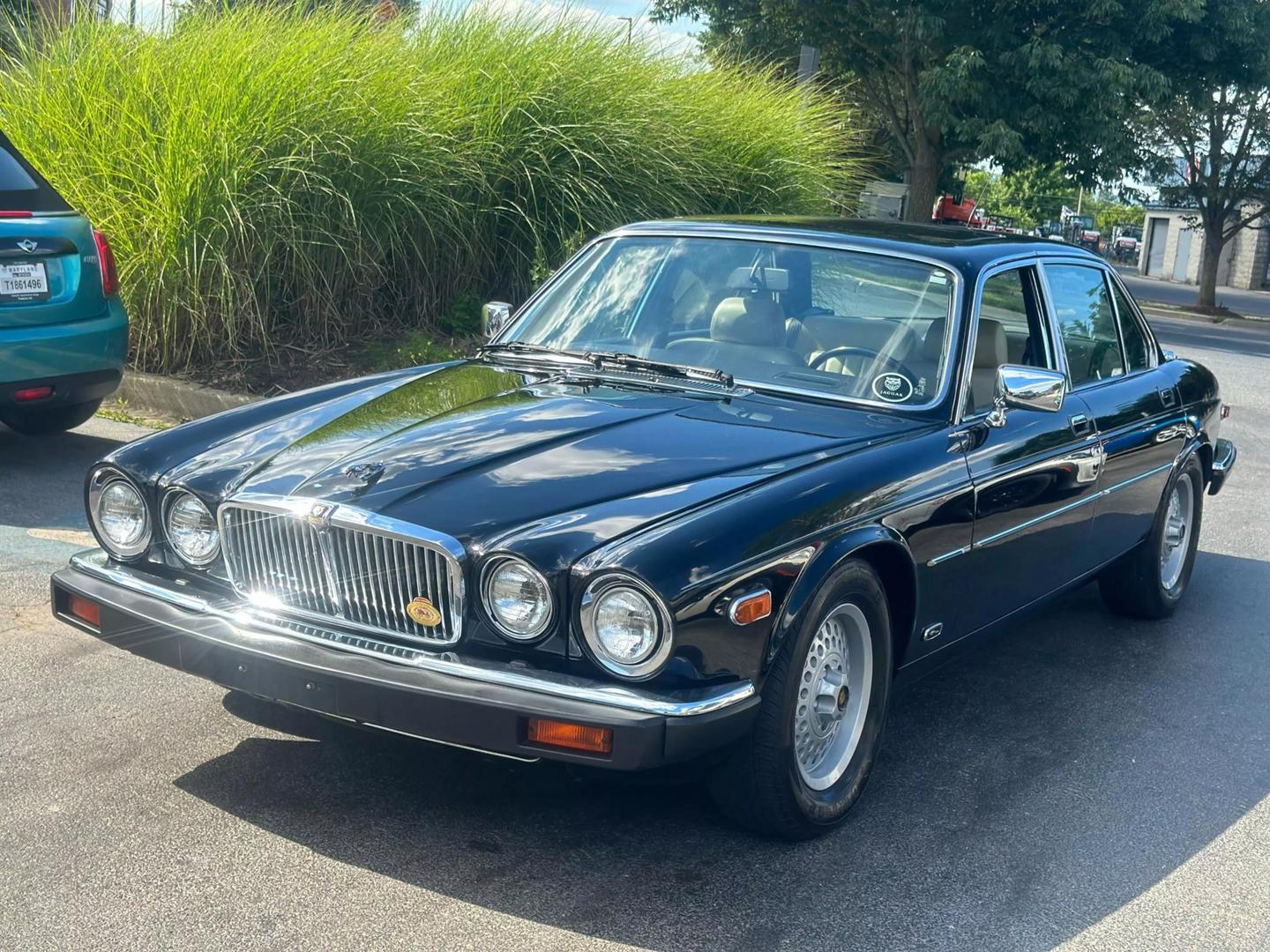 1983 Jaguar XJ6 null photo 16