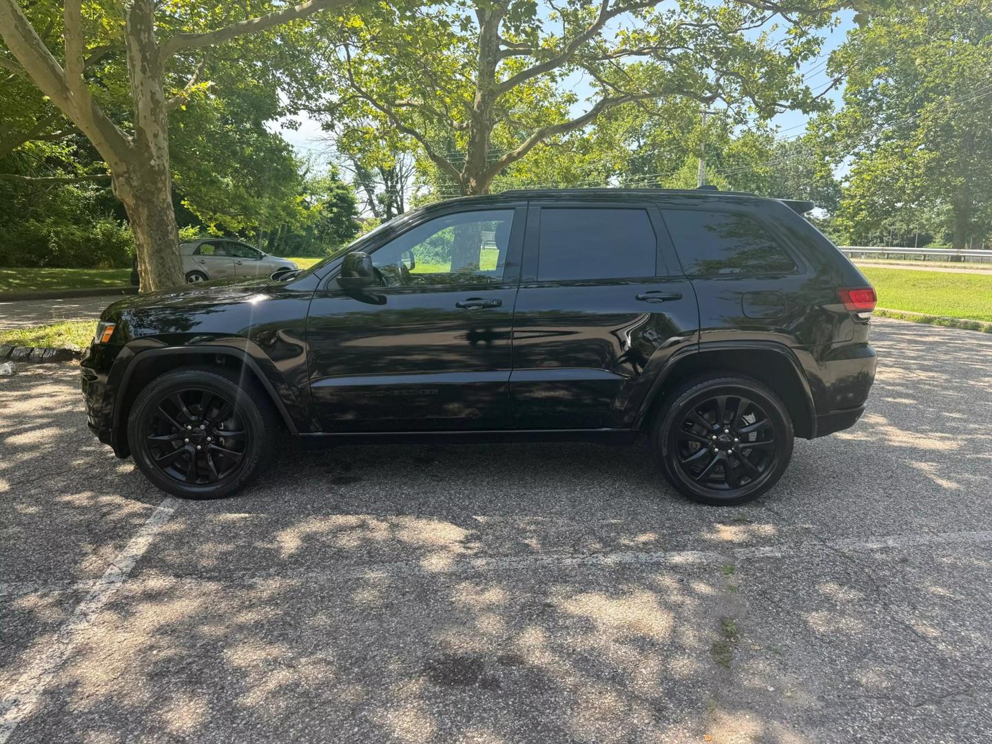 2018 Jeep Grand Cherokee Altitude photo 4