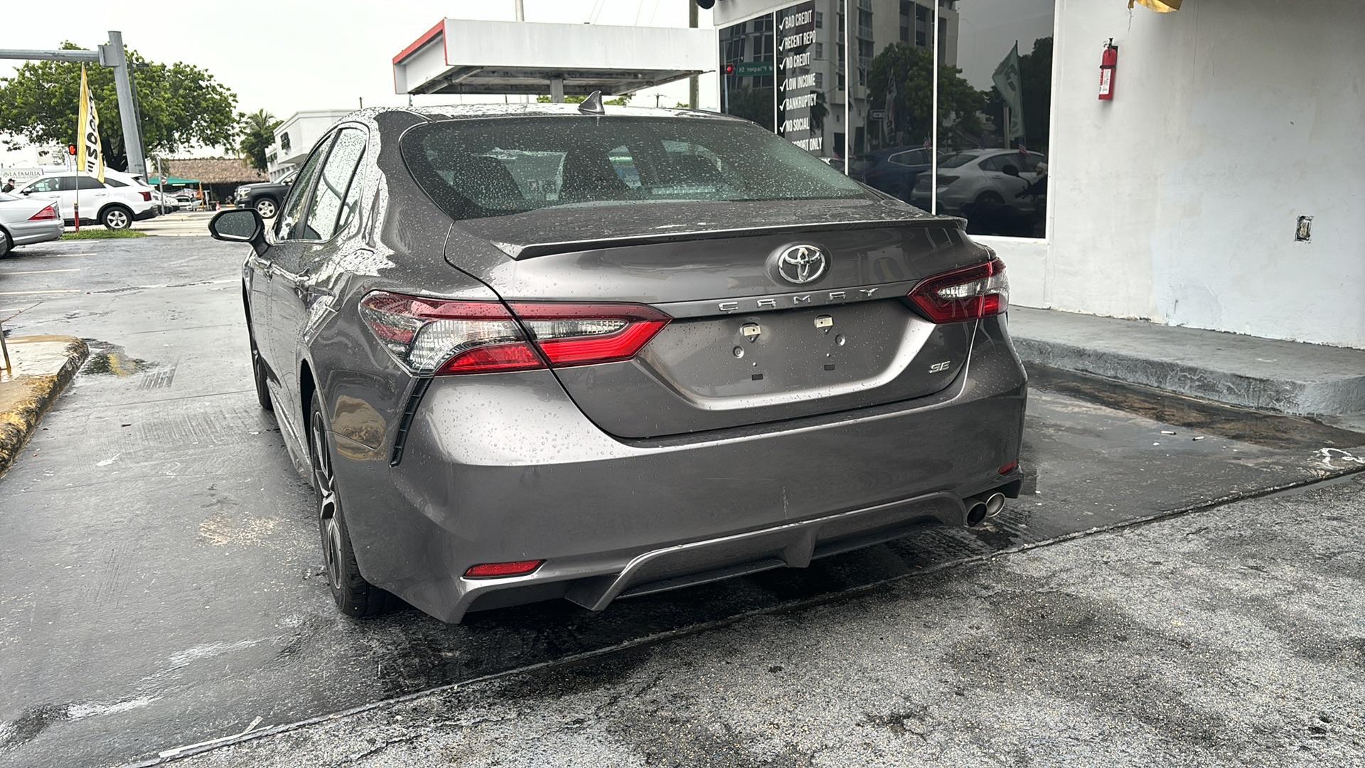 2022 Toyota Camry SE photo 4