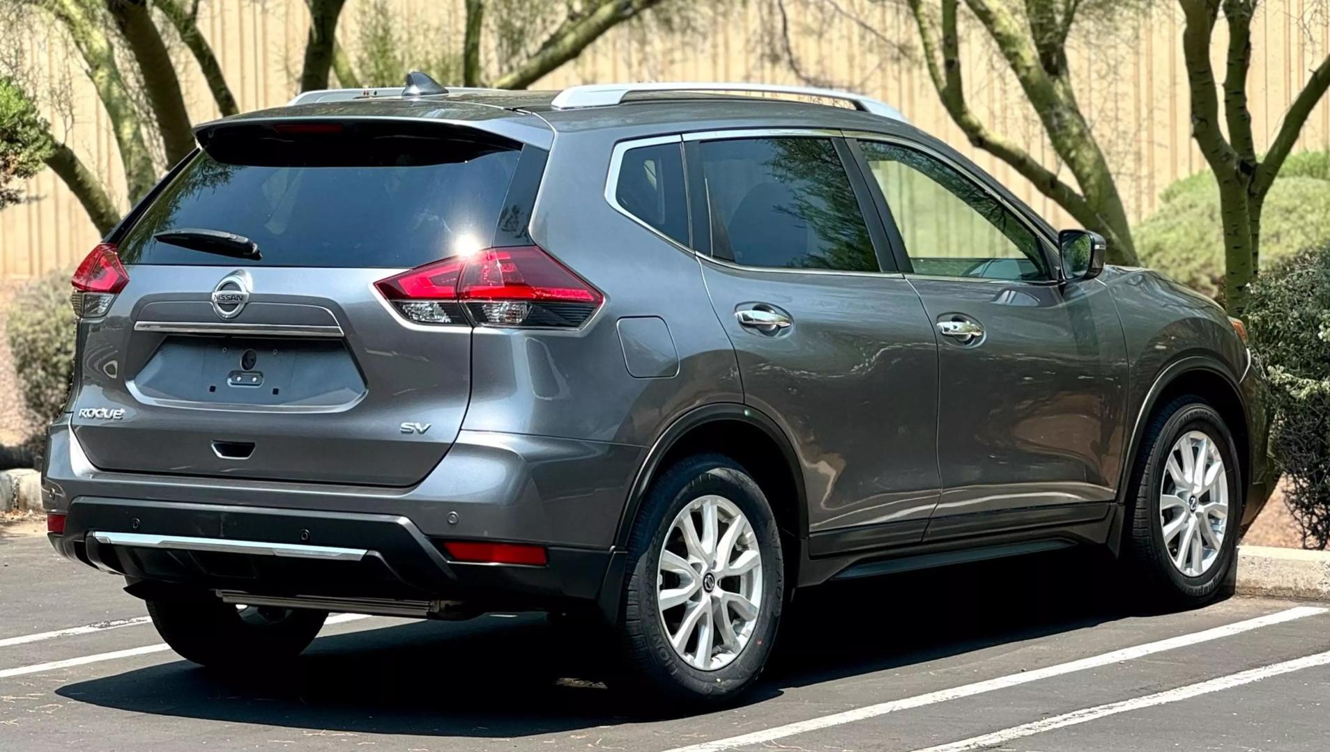 2019 Nissan Rogue SV photo 8