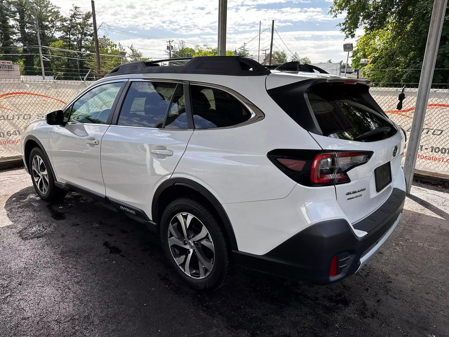 2020 Subaru Outback - Image 13