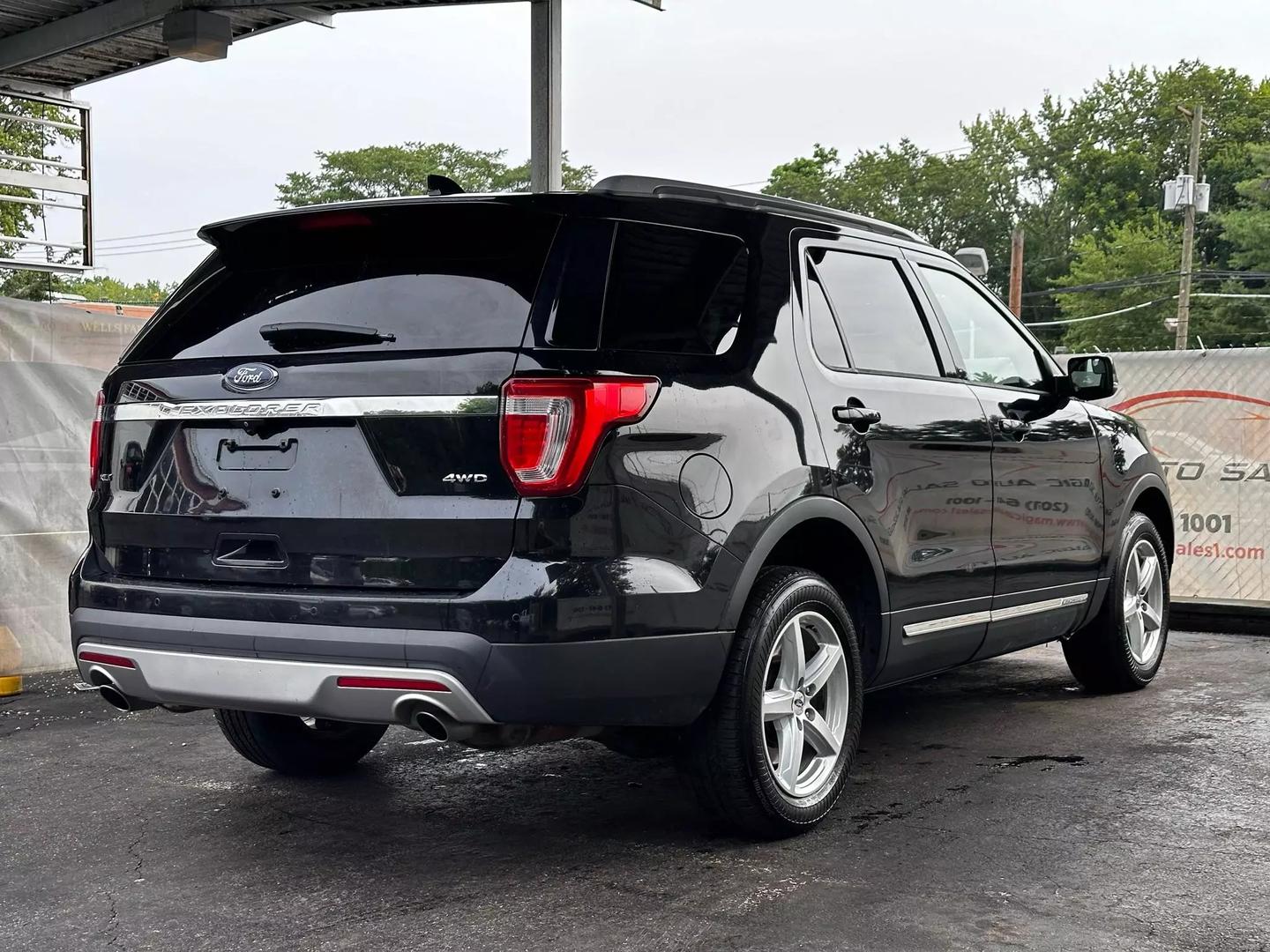 2017 Ford Explorer - Image 9