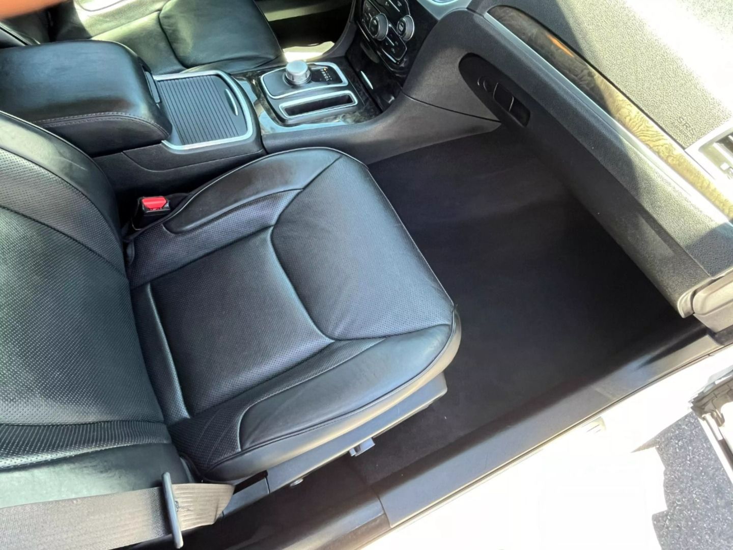 2019 Chrysler 300  Vin: 2c3ccaeg5kh585953 Stock Id: 585953 - Image 13