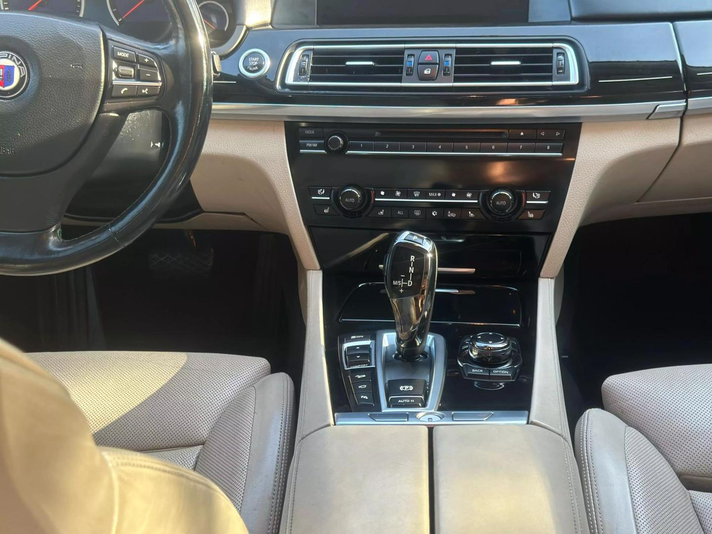 2012 BMW 7 Series Base photo 25