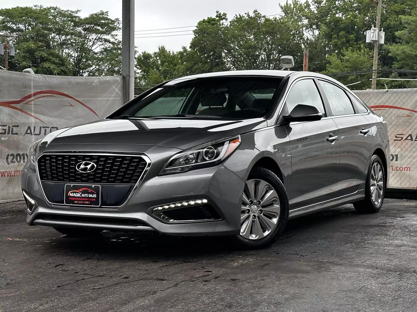 2017 Hyundai Sonata Hybrid - Image 1