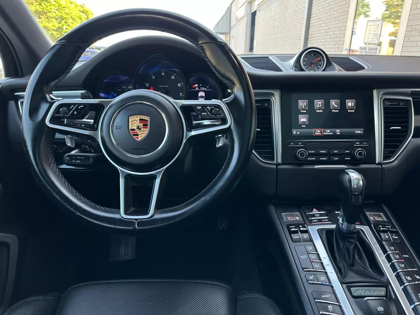 2017 Porsche Macan - Image 33