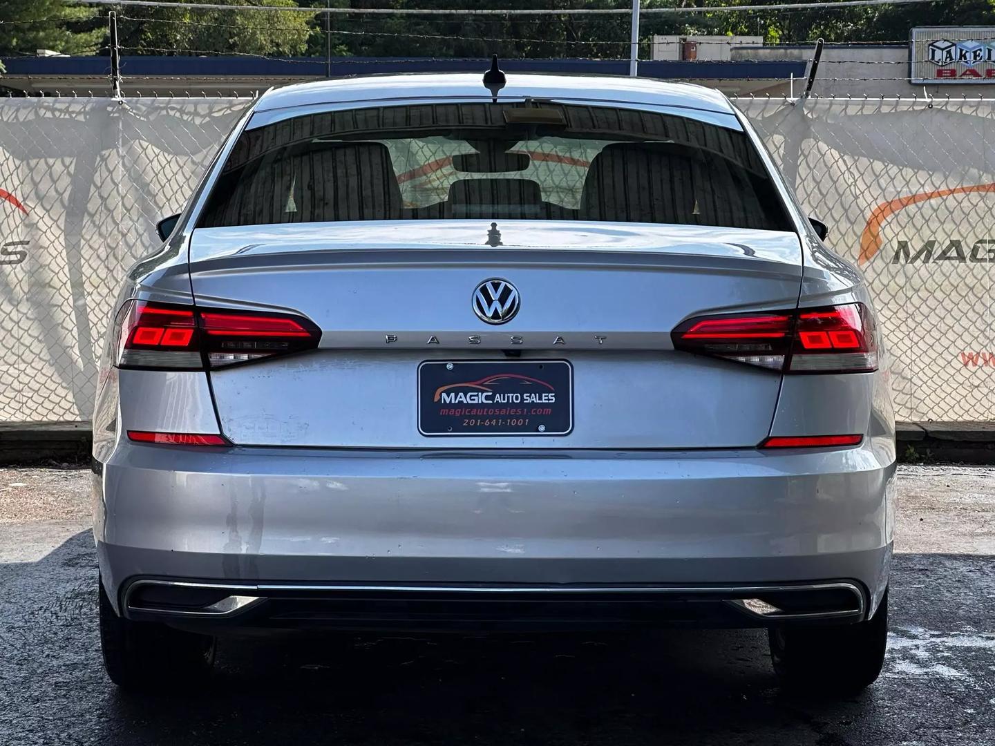 2020 Volkswagen Passat - Image 8