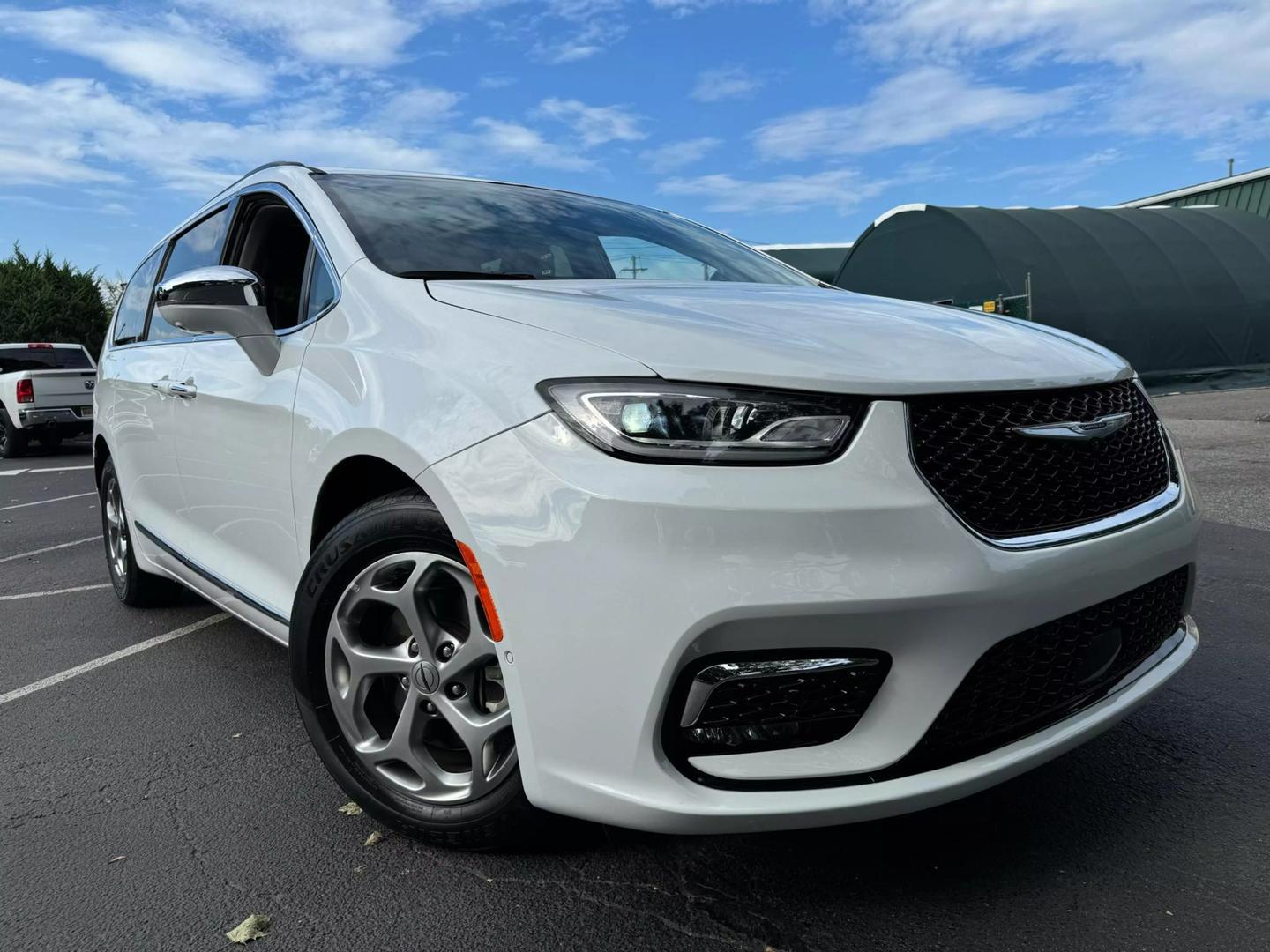 2022 Chrysler Pacifica Limited photo 2