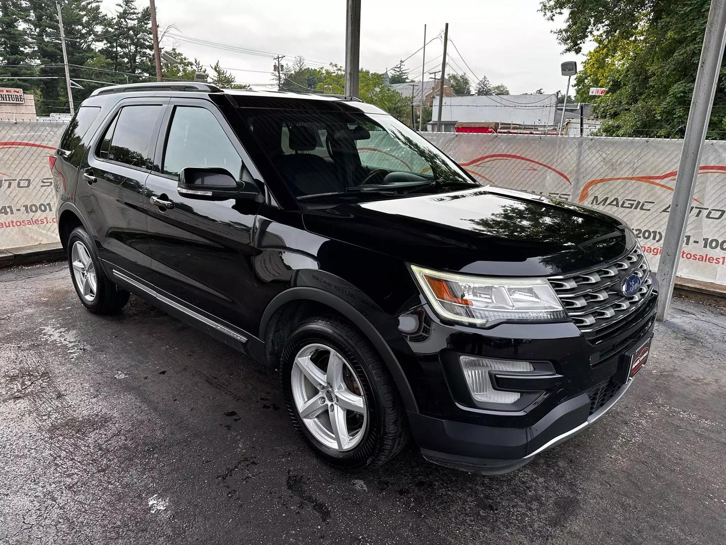 2017 Ford Explorer - Image 10