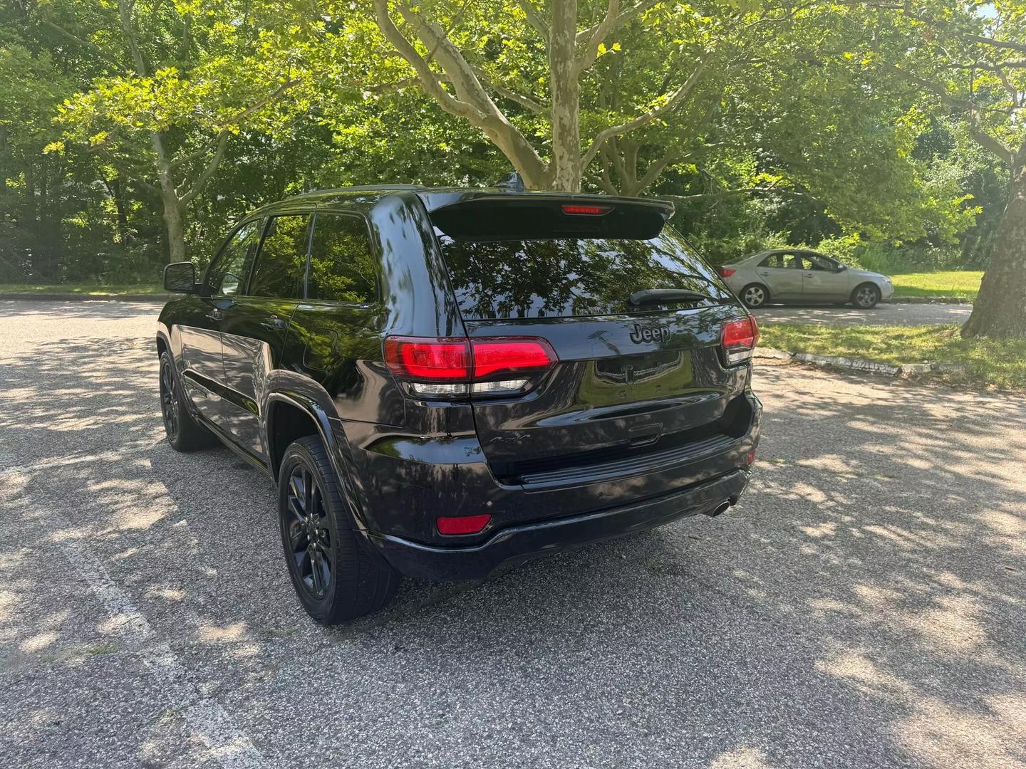 2018 Jeep Grand Cherokee Altitude photo 5