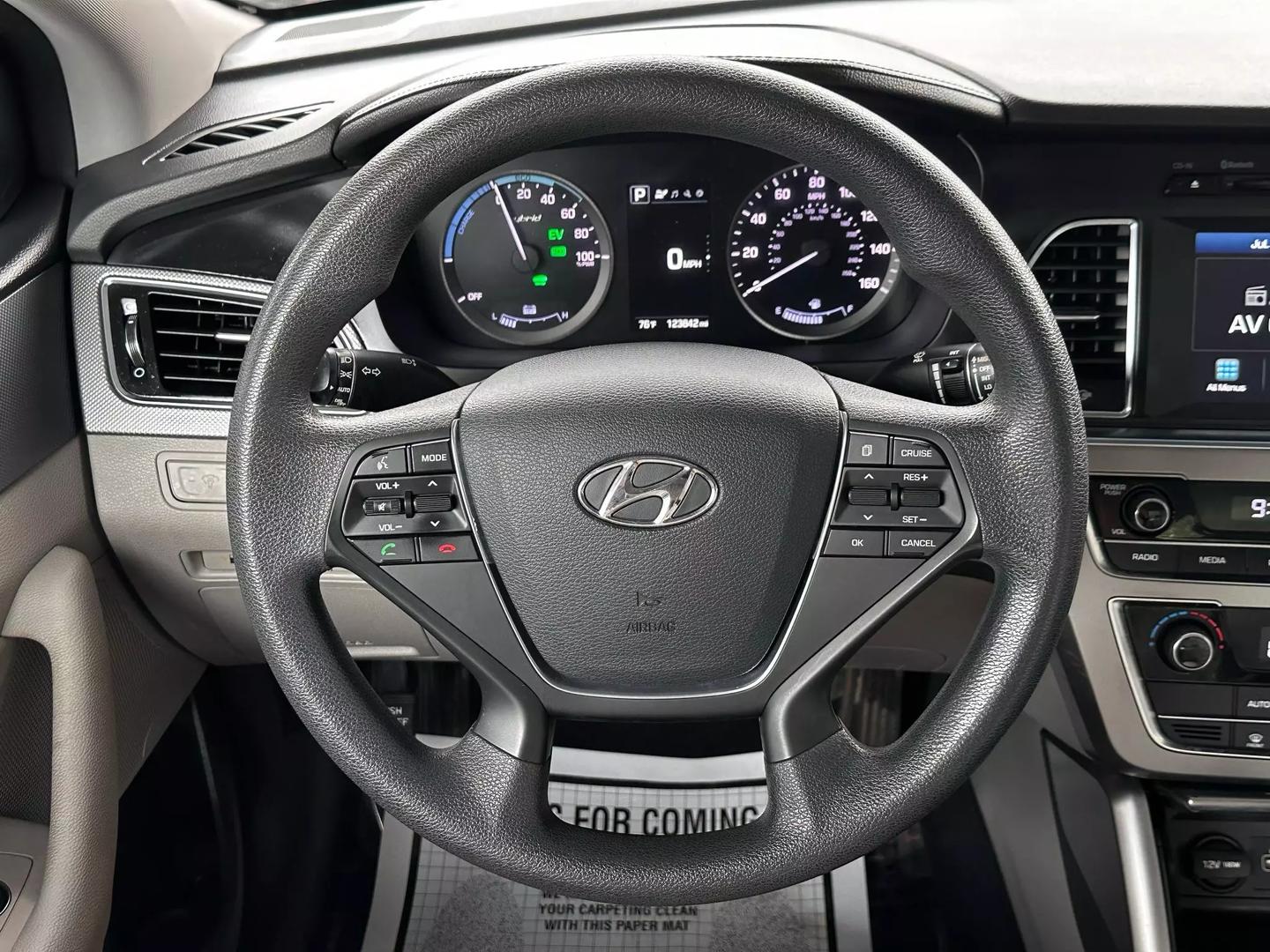 2017 Hyundai Sonata Hybrid - Image 22