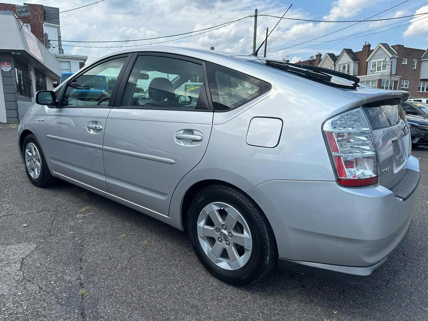 2009 Toyota Prius hybrid car with sleek design, known for its fuel efficiency and eco-friendly performance.