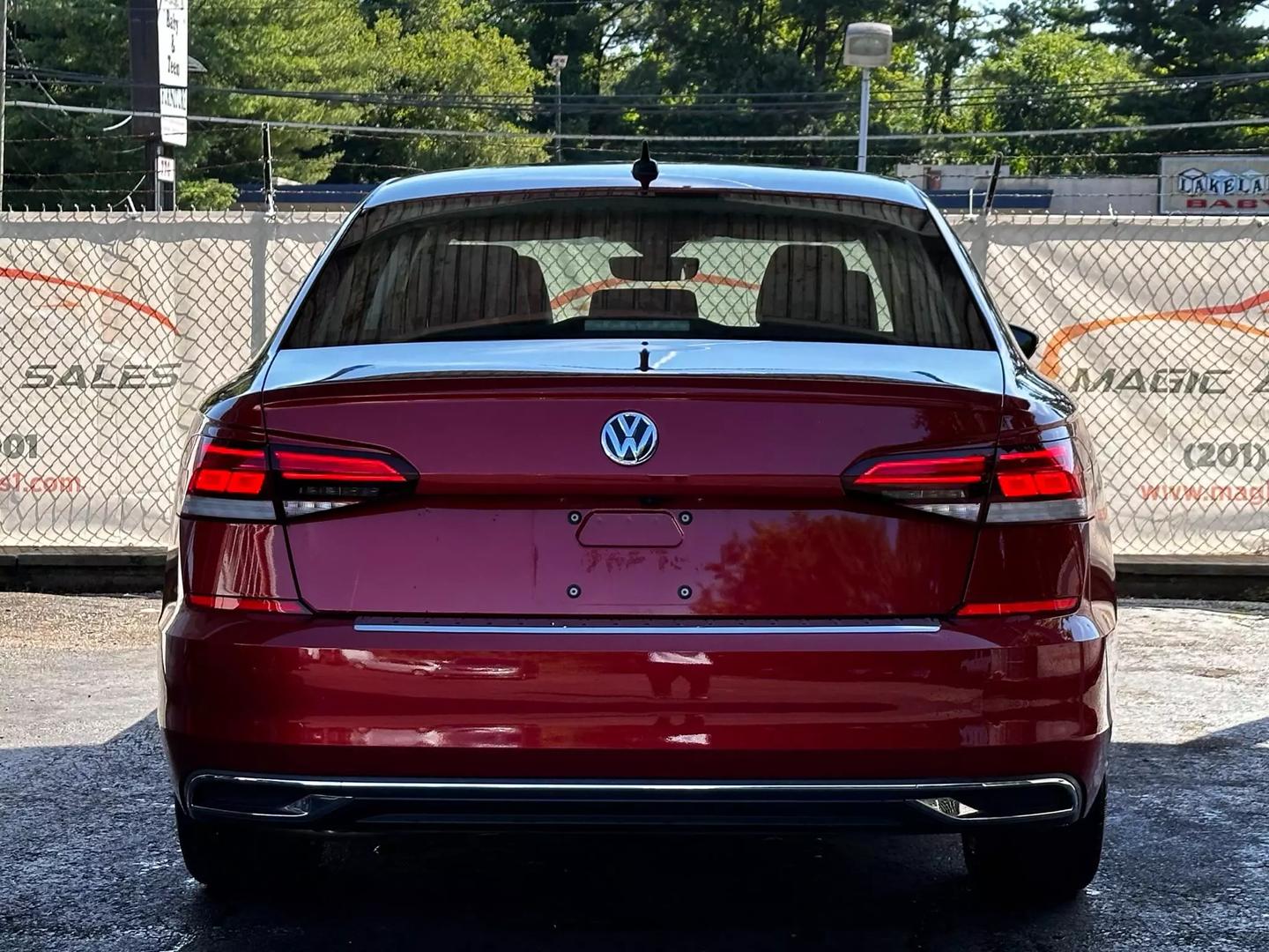 2021 Volkswagen Passat - Image 8